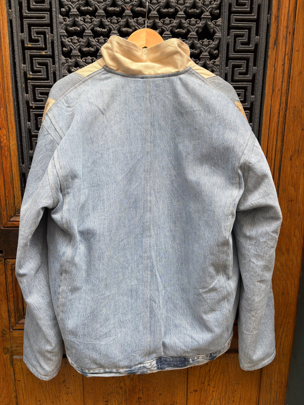 Veste Carhartt upcyclée – pièce unique